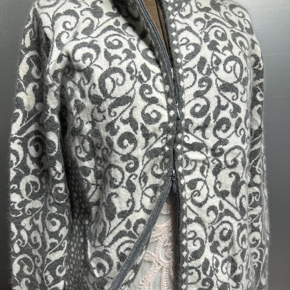 Icelandic design cardigan full front 2 way zipper angora soft grey and white. - Picture 5 of 13